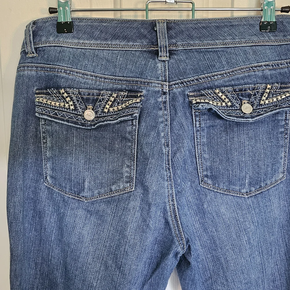 White House Black Market Blanc Distressed Jeans Women's Sz 6 Crop - Picture 9 of 15